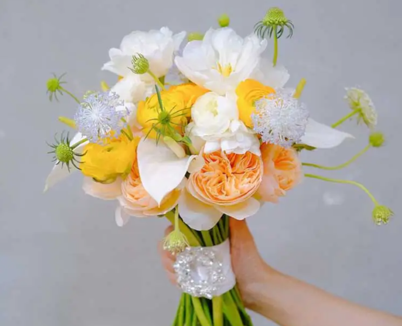 Bó hoa cưới hoa mao lương vàng